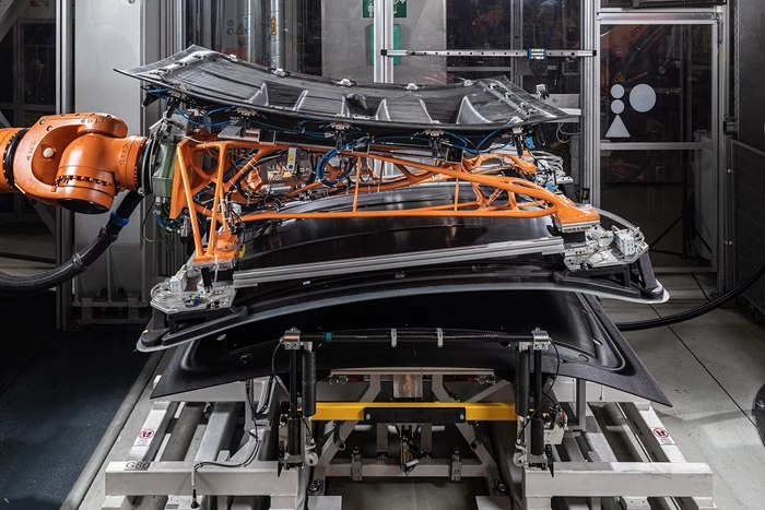 寶馬通過Stratasys 3D打印實現(xiàn)機(jī)器人夾具減重20%—30%